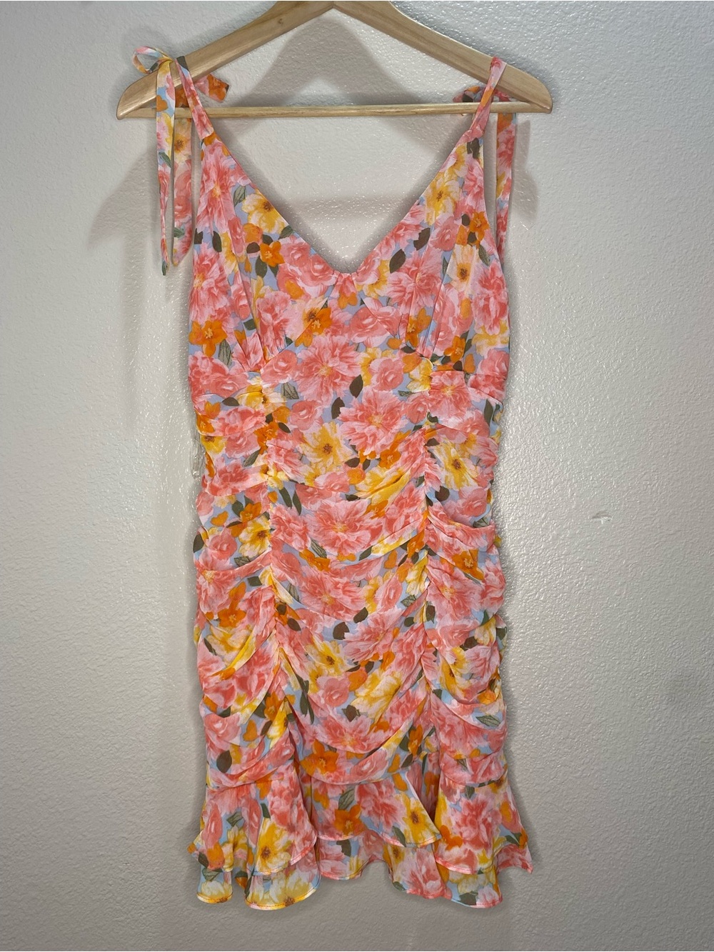 “M”?Lily rRse 🌹 Pink & Yellow Floral Tie-Shoulder Ruched Mini Dress